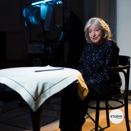 Stara kobieta wysiaduje - spektakl