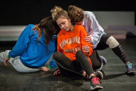 Dziewczyny opisują świat | Nowe Formy Teatru - spektakl