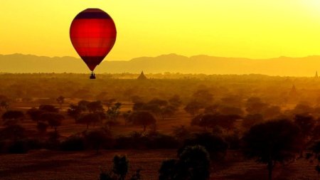 Poznański Klub Podróżnika - KOLORY DESZCZA... BIRMA - Krzysztof Deszczyński - inne