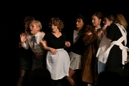 8 kobiet – spektakl teatru Hurragram - spektakl