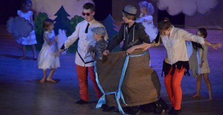 MIĘDZY ŚWIATAMI - premiera spektaklu w wykonaniu teatru MIODZIO w ramach Dziecięcej Sceny Teatralnej - dla dzieci
