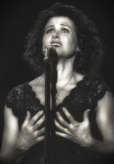 Pod dachami Paryża - najpiękniejsze utwory z repertuaru Edith Piaf w wykonaniu Doroty Helbin