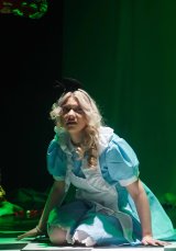 Spektakl Teatru Poszukiwań „Alicja po drugiej stronie lustra”