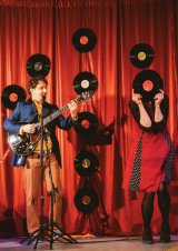 MAŁA SCENA SEZAMU: KRACIASTE MARYNARY – HISTORIA ROCK AND ROLLA NA PERKUSJĘ I GITARY