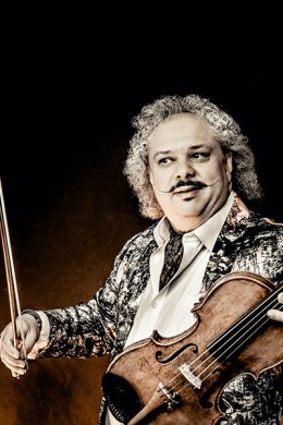 „W krainie Barona Cygańskiego. Szalone skrzypce i muzyka świata”