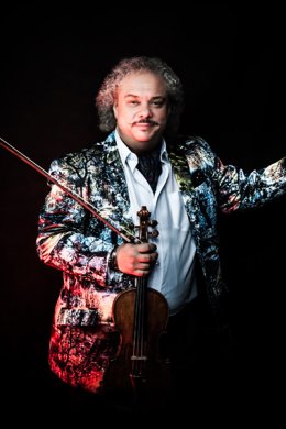 Koncert sylwestrowy. „W krainie Barona Cygańskiego. Szalone skrzypce i muzyka świata”. Roby Lakatos