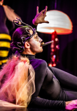 Między oWadami | Teatr Sztuka Ciała