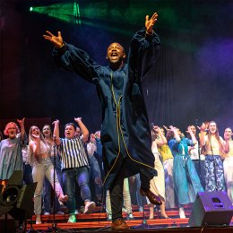 Świąteczny koncert muzyki gospel | koncert AMUZ ŁÓDŹ Gospel Choir prowadzonego przez dr. hab. Briana Fentressa