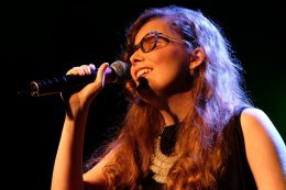 Przeboje Agnieszki Osieckiej w ciemności zaśpiewa Agata Zakrzewska