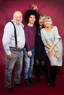 Kabaret „Czy jakoś tak” z programem: „Wrzuć na Luz”