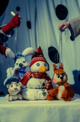 Spektakl „Kiedy pada śnieg”