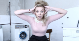 Kobiety na widowni: "Co modna Pani wiedzieć powinna" | monodram Katarzyny Kołeczek