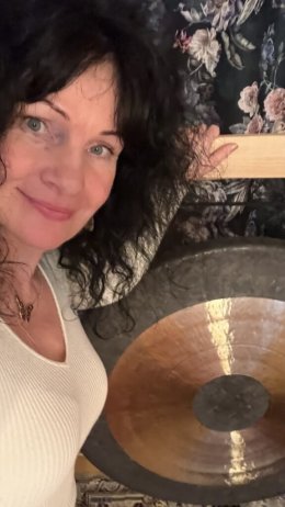 Kąpiel w dźwięku - misy i gong Petera Hessa