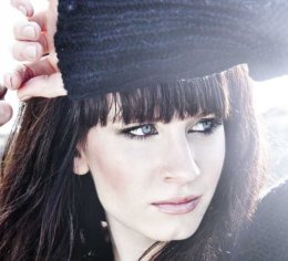 Sylwia Grzeszczak z zespołem