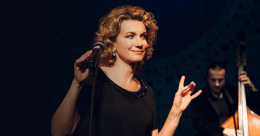 Jak wybrnąć z gafy w święta - recital Joanny Trzepiecińskiej