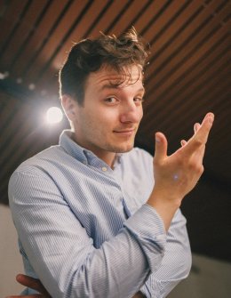 Koncert z okazji Dnia Kobiet - Jakub Gąsowski śpiewa Sinatrę