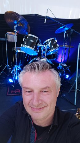 "W ŻYCIU PIĘKNE SĄ TYLKO CHWILE" – Robert Korwel i Goście