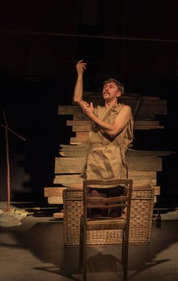 Monodram "Syn Chama" w reżyserii Sebastiana Frodymy