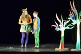 BAJKOWA NIEDZIELA - Spektakl "USZYTA OPOWIEŚĆ" Teatru Miodzio z Raciborskiego Centrum Kultury