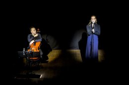 MILCZENIE SYREN - Magdalena Cielecka, Michał Pepol