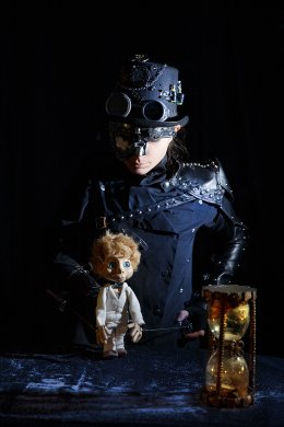 Familijny spektakl lalkowy „Z pokładu wieczności: Verne i strażnik czasu”