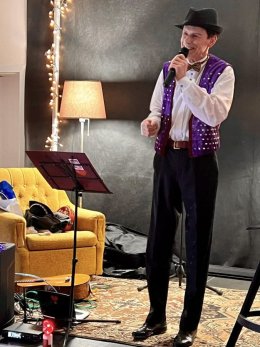 "Piosenki Czerwonych Gitar" w wykonaniu Krystiana Makstona