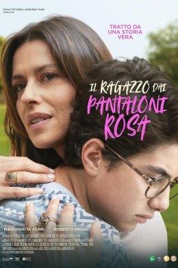 Chłopiec w różowych spodniach