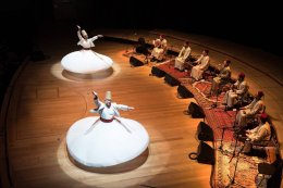 Wirujący Derwisze - Noureddine Khourchid & The Whirling Dervishes Of Syria