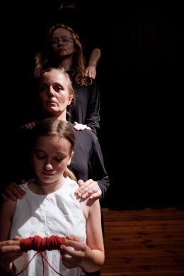 "Prze(z)nie/kształcenia" - spektakl z okazji Międzynarodowego Dnia Teatru