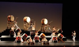 Koncert japońskich bębnów taiko - grupa Daigen-gumi