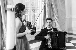 KLASYCZNIE NIEPOWAŻNI: Duo Karolina Mikołajczyk & Iwo Jedynecki