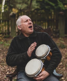 Pałacowe spotkania z piosenką i gawędą. Zaprasza Jan Kondrak.