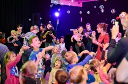 MALUCHY W KRAINIE DŹWIĘKU - TAŃCE ŚWIATA