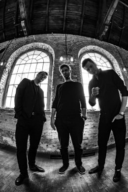 Softer than Pillow: Bajki o Dorosłych