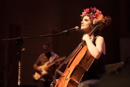 Kamila Dauksz z zespołem