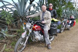Klub Obieżyświatów - Andrzej Kozłowski, Maciej Mizgajski i Michał Rogacki - "Chinese motorbike expedition - wyprawa dookoła jeziora Wiktorii"