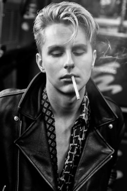 PIOTR ZIOŁA - Revolving Door