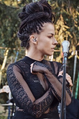 Martyna Pawłowska z zespołem "Diuli"