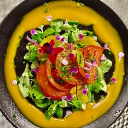 Art on the plane - sztuka prezentacji dań na talerzu.