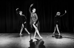 "Płaczki" Grupa Wokół Centrum Studio KCC