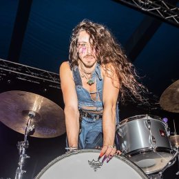 Walentynki w Teatrze. Koncert Michała Szpaka