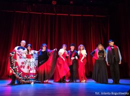 Kabaret Pół- serio „Paryski szyk czyli pióra i szpilki”