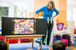 Mały Teatr Ilustracji - Teatr w drewnianym parawanie