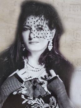 Anna Maria Adamiak "Szczęście raz się uśmiecha"