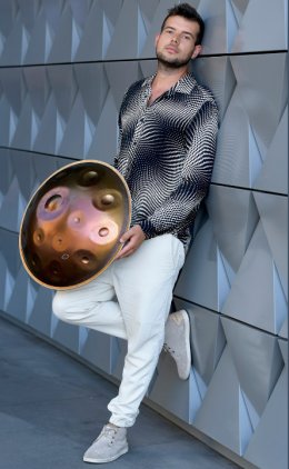 Łukasz Dembiński - Handpan Solo Act