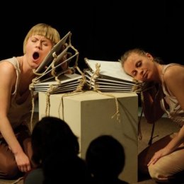 Spektakl  "LULAJKA" w wykonaniu Teatru Atofri